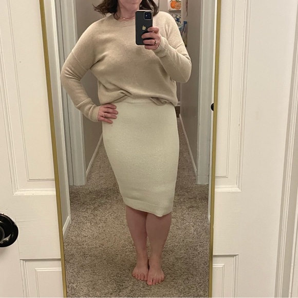 TOM FORD CASHMERE knit knee length pencil skirt. Winter white/ creamy white - Picture 7 of 7